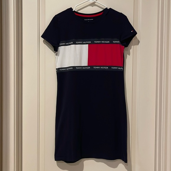 Dresses & Skirts - Tommy Hilfiger short sleeve dress